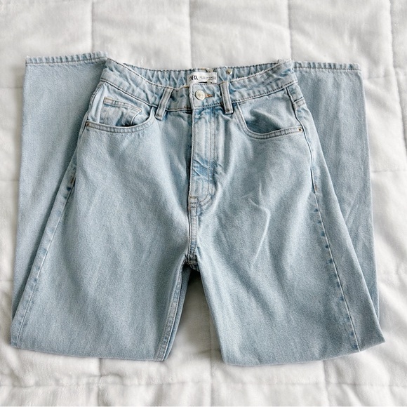 ZARA! HIGH WAIST! LIGHT WASH BLUE JEANS! - Picture 3 of 4